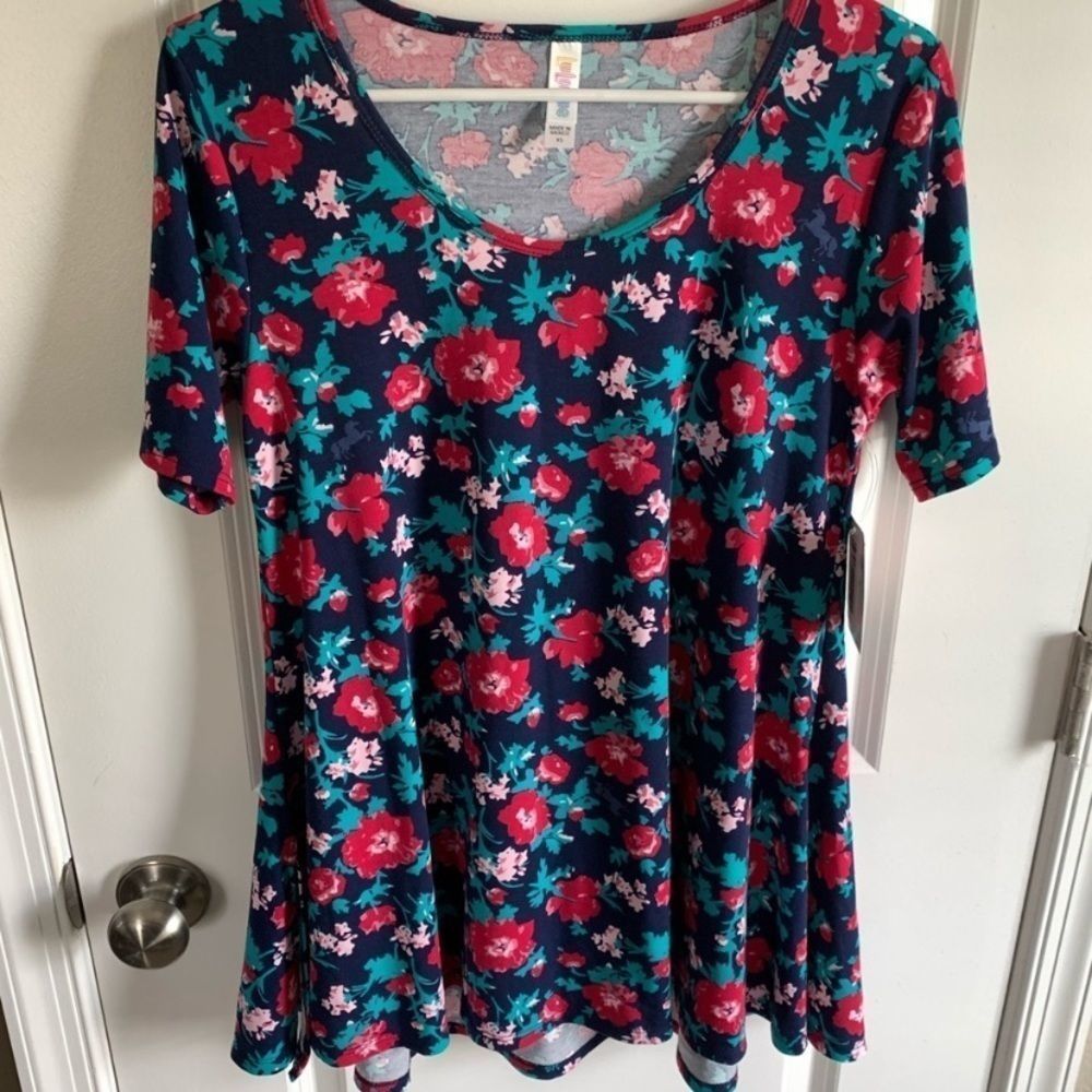 NWT LuLaRoe Floral Perfect T with Unicorns! Size XS (Fits 4-10)